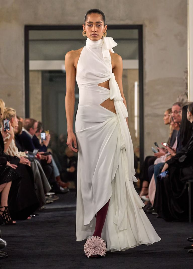 Як поєднувати головний колір 2026 року: стильні образи, одяг та аксесуари у відтінку Cloud Dancer - APRIL Journal - 9