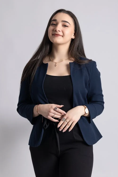 поєднання кольорів в одязі — синій з чорним