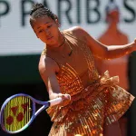 Naomi Osaka на Roland Garros: модний вихід у золотій сукні
