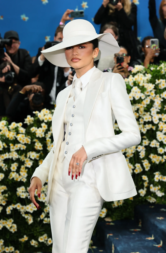 image Dua Lipa повертає bridal suit: весільний костюм знову в моді