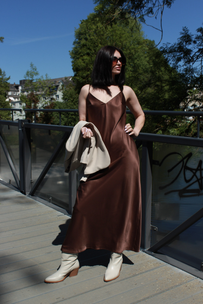 image Sleepwear у місті: як носити піжаму, комбінацію та кардиган удень