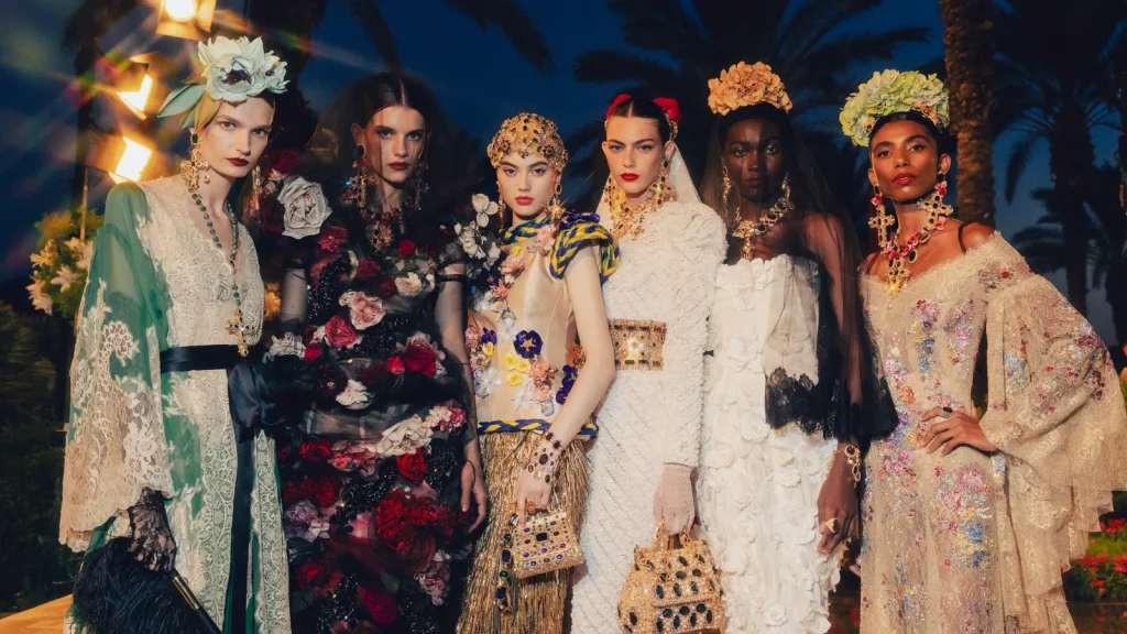 Dolce & Gabbana Alta Moda 2026: Сицилія, міфологія й кутюрна драма - image 5 - APRIL Journal Dolce & Gabbana Alta Moda 2026: Таорміна, Сицилія й кутюр як театр