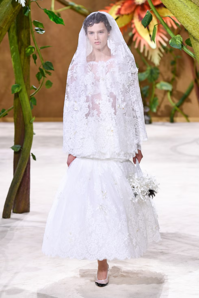 Chanel Couture 2026: Matthieu Blazy перетворив подіум на казку про одяг для реального життя - image 7 - APRIL Journal Chanel Couture 2026: Matthieu Blazy перетворив подіум на казку про одяг для реального життя