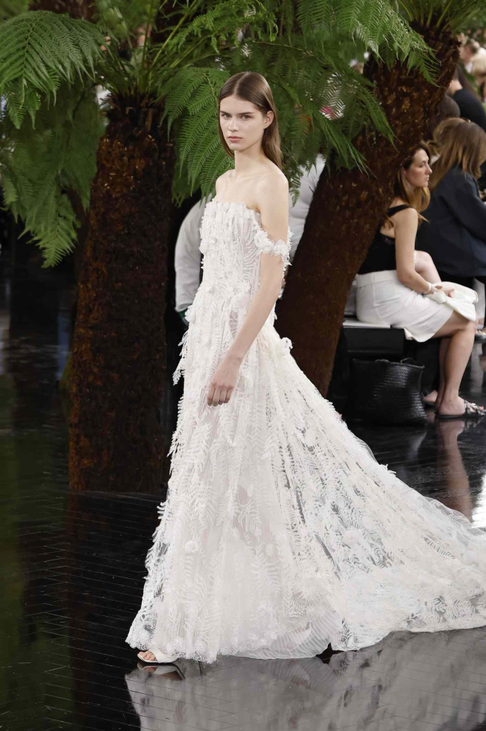 Весільна мода 2026: головні ідеї з Couture Week - image 3 - APRIL Journal Весільна мода 2026: головні ідеї з Couture Week