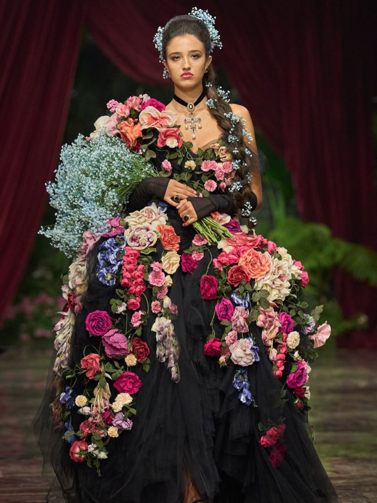 Dolce & Gabbana Alta Moda 2026: Сицилія, міфологія й кутюрна драма - image 7 - APRIL Journal Dolce & Gabbana Alta Moda 2026: Таорміна, Сицилія й кутюр як театр