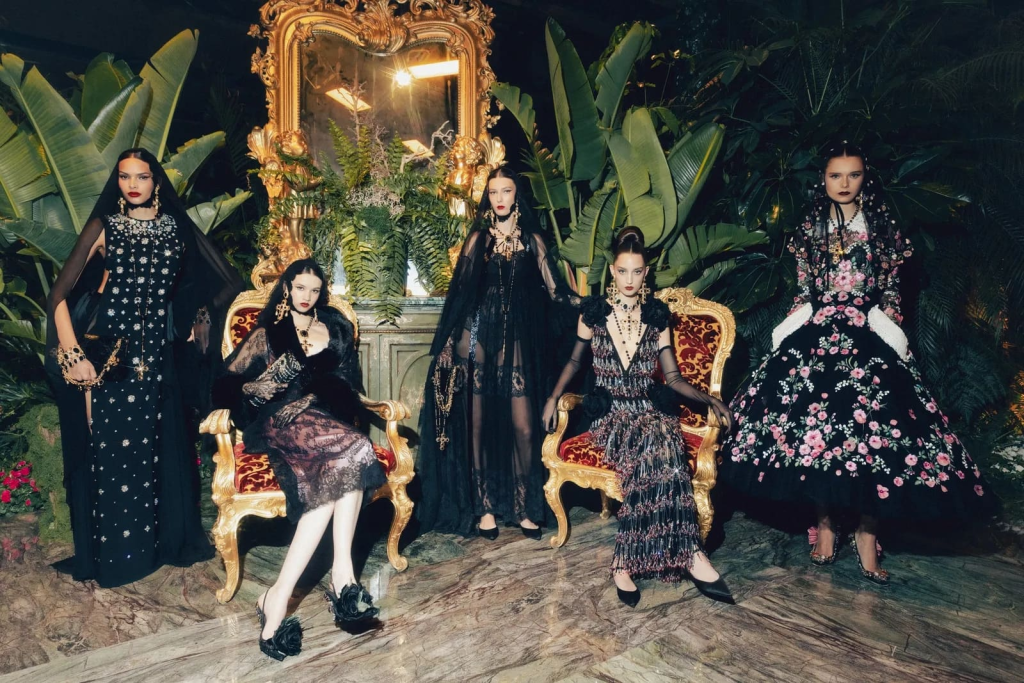 Dolce & Gabbana Alta Moda 2026: Сицилія, міфологія й кутюрна драма - image 8 - APRIL Journal Dolce & Gabbana Alta Moda 2026: Таорміна, Сицилія й кутюр як театр