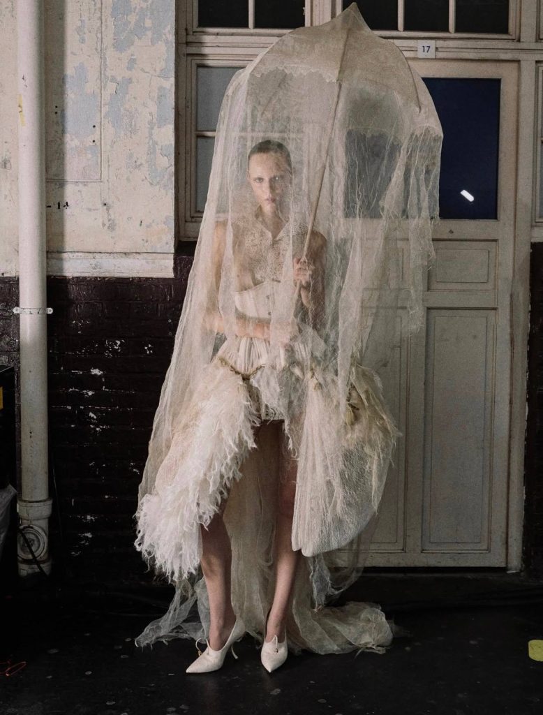 Весільна мода 2026: головні ідеї з Couture Week - image 6 - APRIL Journal Весільна мода 2026: головні ідеї з Couture Week