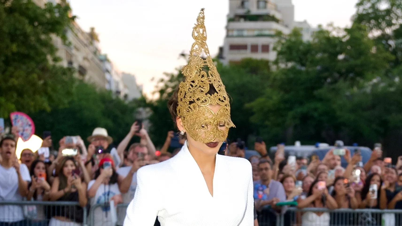 Zendaya у Givenchy 1997: архівний McQueen після найновішого Schiaparelli Couture для промотуру The Odyssey - image 1 - APRIL Journal Zendaya у Givenchy 1997: архівний McQueen після найновішого Schiaparelli Couture для промотуру The Odyssey